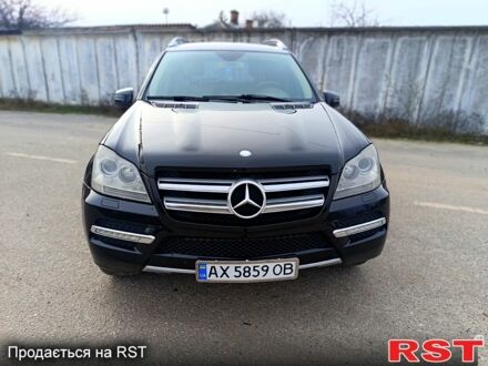 Черный Мерседес ГЛ-класс, объемом двигателя 5.5 л и пробегом 282 тыс. км за 14000 $, фото 1 на Automoto.ua