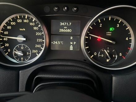 Черный Мерседес ГЛ-класс, объемом двигателя 2.99 л и пробегом 286 тыс. км за 18500 $, фото 1 на Automoto.ua