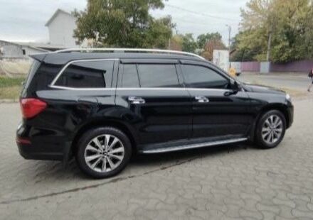 Черный Мерседес ГЛ-класс, объемом двигателя 4.7 л и пробегом 175 тыс. км за 25000 $, фото 1 на Automoto.ua