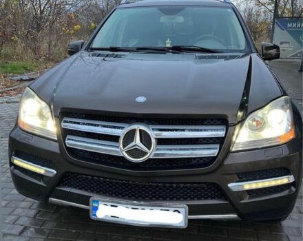 Коричневый Мерседес ГЛ-класс, объемом двигателя 3 л и пробегом 265 тыс. км за 17000 $, фото 1 на Automoto.ua