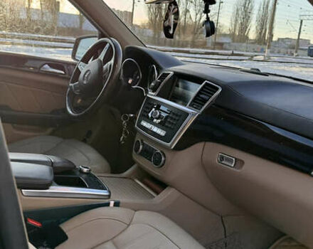 Мерседес ГЛ-класс 2014 в Хмельницком на Automoto.ua Коричневый Мерседес ГЛ-класс, объемом двигателя 3 л и пробегом 270 тыс. км за 23000 $, фото 4 на Automoto.ua