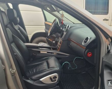 Серый Мерседес ГЛ-класс, объемом двигателя 4 л и пробегом 230 тыс. км за 12000 $, фото 4 на Automoto.ua