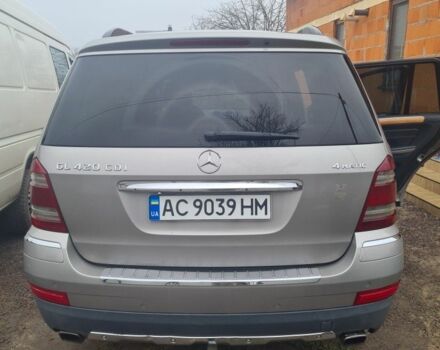Серый Мерседес ГЛ-класс, объемом двигателя 4 л и пробегом 230 тыс. км за 12000 $, фото 1 на Automoto.ua