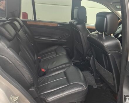 Серый Мерседес ГЛ-класс, объемом двигателя 4 л и пробегом 230 тыс. км за 12000 $, фото 3 на Automoto.ua