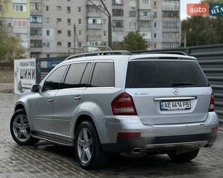 Сірий Мерседес ГЛ-Клас, об'ємом двигуна 5.46 л та пробігом 302 тис. км за 12500 $, фото 4 на Automoto.ua