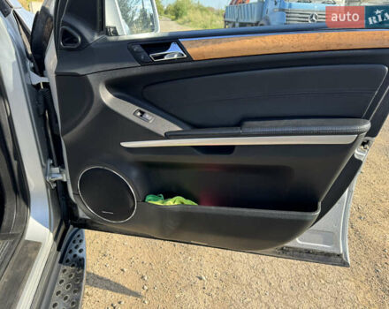 Серый Мерседес ГЛ-класс, объемом двигателя 5.46 л и пробегом 288 тыс. км за 13000 $, фото 15 на Automoto.ua