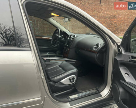 Сірий Мерседес ГЛ-Клас, об'ємом двигуна 4.67 л та пробігом 290 тис. км за 11500 $, фото 11 на Automoto.ua