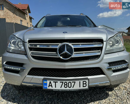 Серый Мерседес ГЛ-класс, объемом двигателя 5.46 л и пробегом 288 тыс. км за 13000 $, фото 1 на Automoto.ua