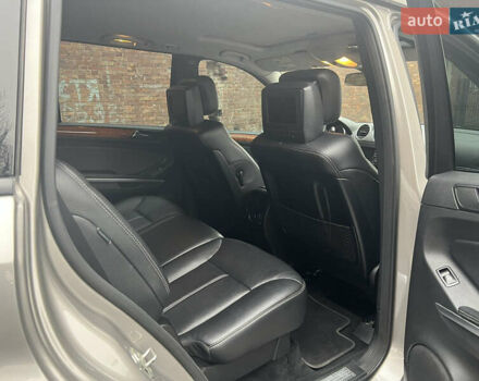 Сірий Мерседес ГЛ-Клас, об'ємом двигуна 4.67 л та пробігом 290 тис. км за 11500 $, фото 13 на Automoto.ua