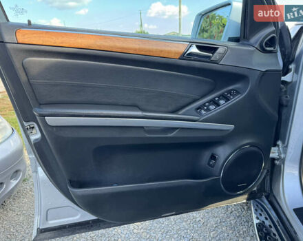 Серый Мерседес ГЛ-класс, объемом двигателя 5.46 л и пробегом 288 тыс. км за 13000 $, фото 17 на Automoto.ua