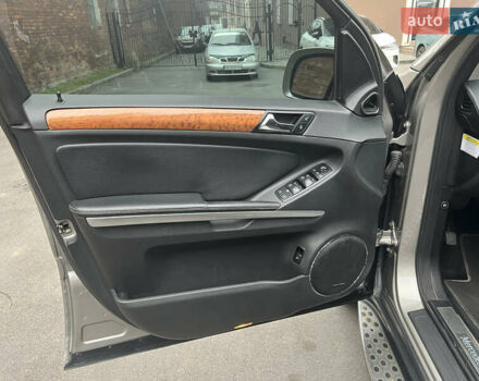 Сірий Мерседес ГЛ-Клас, об'ємом двигуна 4.67 л та пробігом 290 тис. км за 11500 $, фото 24 на Automoto.ua