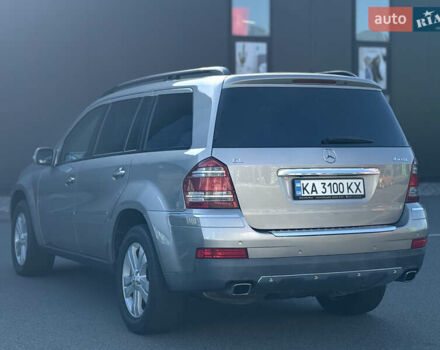 Серый Мерседес ГЛ-класс, объемом двигателя 4.66 л и пробегом 248 тыс. км за 9999 $, фото 13 на Automoto.ua