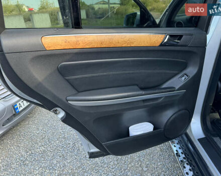 Серый Мерседес ГЛ-класс, объемом двигателя 5.46 л и пробегом 288 тыс. км за 13000 $, фото 16 на Automoto.ua