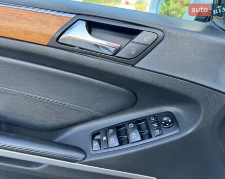 Серый Мерседес ГЛ-класс, объемом двигателя 5.46 л и пробегом 288 тыс. км за 13000 $, фото 23 на Automoto.ua