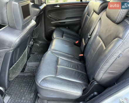 Сірий Мерседес ГЛ-Клас, об'ємом двигуна 5.46 л та пробігом 270 тис. км за 11300 $, фото 40 на Automoto.ua