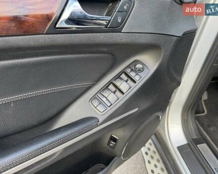 Серый Мерседес ГЛ-класс, объемом двигателя 5.46 л и пробегом 137 тыс. км за 15000 $, фото 44 на Automoto.ua