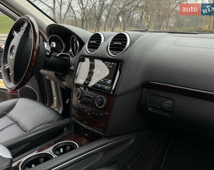 Сірий Мерседес ГЛ-Клас, об'ємом двигуна 2.99 л та пробігом 410 тис. км за 14000 $, фото 11 на Automoto.ua