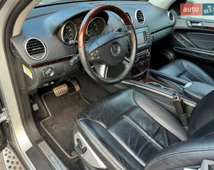 Серый Мерседес ГЛ-класс, объемом двигателя 5.46 л и пробегом 137 тыс. км за 15000 $, фото 28 на Automoto.ua