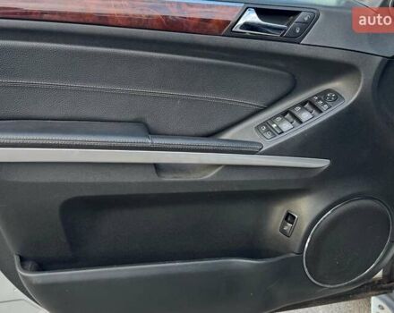 Серый Мерседес ГЛ-класс, объемом двигателя 5.46 л и пробегом 137 тыс. км за 15000 $, фото 42 на Automoto.ua