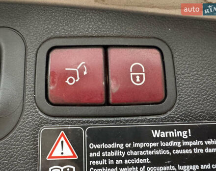 Сірий Мерседес ГЛ-Клас, об'ємом двигуна 2.99 л та пробігом 410 тис. км за 14000 $, фото 2 на Automoto.ua