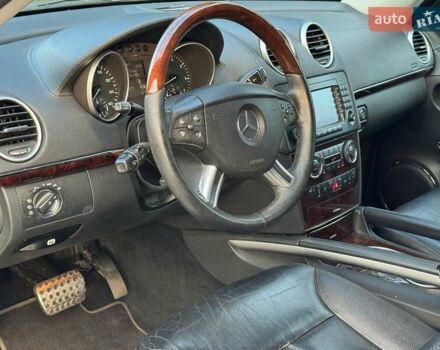 Серый Мерседес ГЛ-класс, объемом двигателя 5.46 л и пробегом 137 тыс. км за 15000 $, фото 29 на Automoto.ua