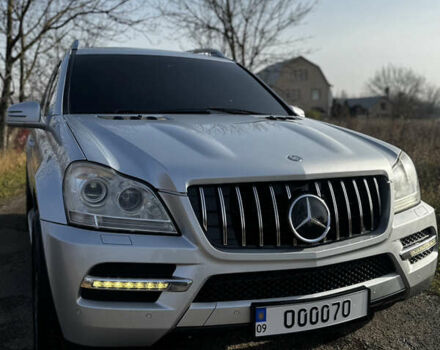 Серый Мерседес ГЛ-класс, объемом двигателя 5.5 л и пробегом 208 тыс. км за 16800 $, фото 2 на Automoto.ua