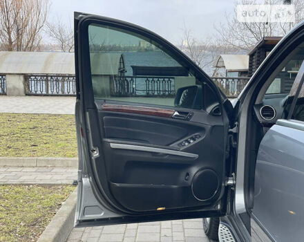 Серый Мерседес ГЛ-класс, объемом двигателя 3 л и пробегом 230 тыс. км за 17500 $, фото 22 на Automoto.ua