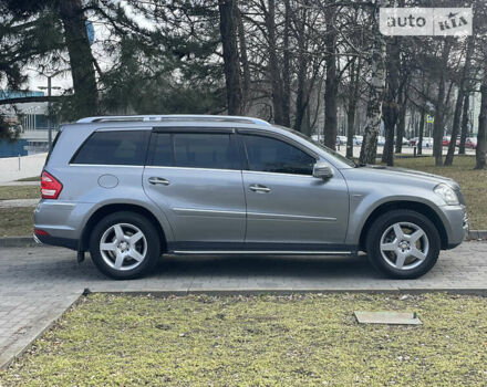 Серый Мерседес ГЛ-класс, объемом двигателя 3 л и пробегом 230 тыс. км за 17500 $, фото 3 на Automoto.ua