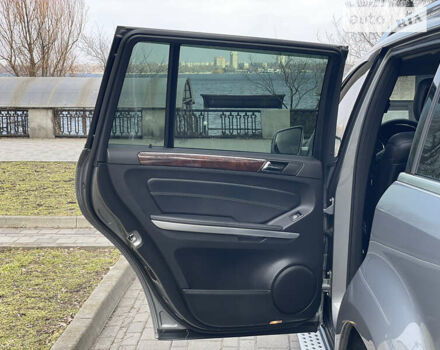 Серый Мерседес ГЛ-класс, объемом двигателя 3 л и пробегом 230 тыс. км за 17500 $, фото 17 на Automoto.ua