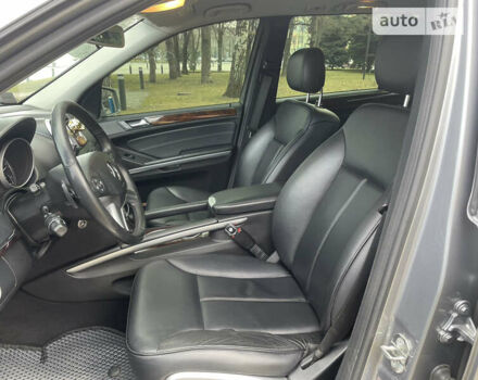 Серый Мерседес ГЛ-класс, объемом двигателя 3 л и пробегом 230 тыс. км за 17500 $, фото 26 на Automoto.ua