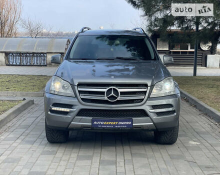 Серый Мерседес ГЛ-класс, объемом двигателя 3 л и пробегом 230 тыс. км за 17500 $, фото 1 на Automoto.ua