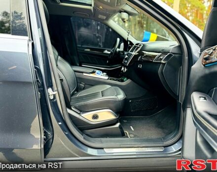 Серый Мерседес ГЛ-класс, объемом двигателя 3 л и пробегом 190 тыс. км за 25500 $, фото 12 на Automoto.ua