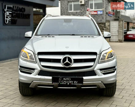 Серый Мерседес ГЛ-класс, объемом двигателя 3 л и пробегом 272 тыс. км за 21888 $, фото 2 на Automoto.ua