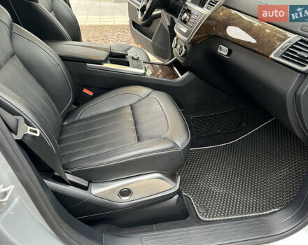 Серый Мерседес ГЛ-класс, объемом двигателя 3 л и пробегом 153 тыс. км за 23700 $, фото 25 на Automoto.ua