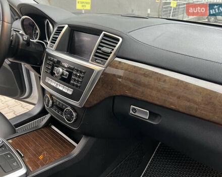 Серый Мерседес ГЛ-класс, объемом двигателя 3 л и пробегом 153 тыс. км за 23700 $, фото 27 на Automoto.ua