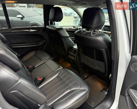 Серый Мерседес ГЛ-класс, объемом двигателя 3 л и пробегом 272 тыс. км за 21888 $, фото 14 на Automoto.ua