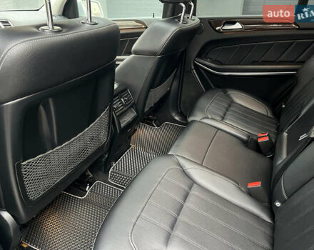 Серый Мерседес ГЛ-класс, объемом двигателя 3 л и пробегом 153 тыс. км за 23700 $, фото 24 на Automoto.ua