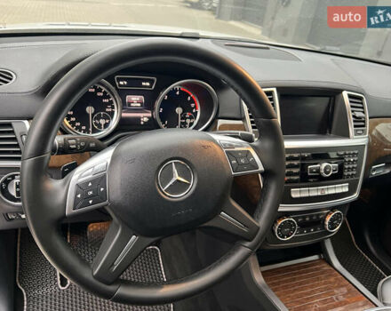 Серый Мерседес ГЛ-класс, объемом двигателя 3 л и пробегом 153 тыс. км за 23700 $, фото 12 на Automoto.ua