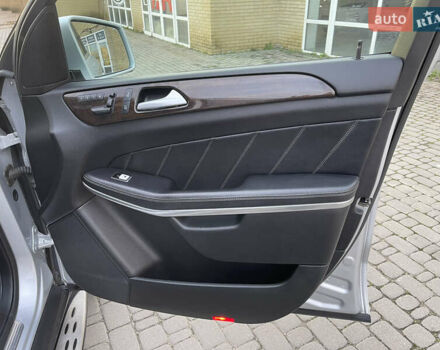 Серый Мерседес ГЛ-класс, объемом двигателя 3 л и пробегом 240 тыс. км за 22900 $, фото 41 на Automoto.ua