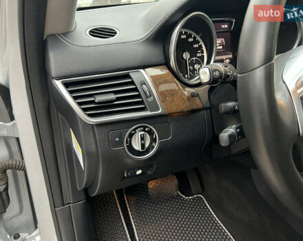 Серый Мерседес ГЛ-класс, объемом двигателя 3 л и пробегом 153 тыс. км за 23700 $, фото 13 на Automoto.ua