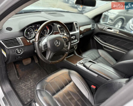 Серый Мерседес ГЛ-класс, объемом двигателя 3 л и пробегом 272 тыс. км за 21888 $, фото 12 на Automoto.ua