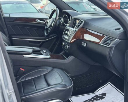 Серый Мерседес ГЛ-класс, объемом двигателя 3 л и пробегом 226 тыс. км за 24400 $, фото 17 на Automoto.ua