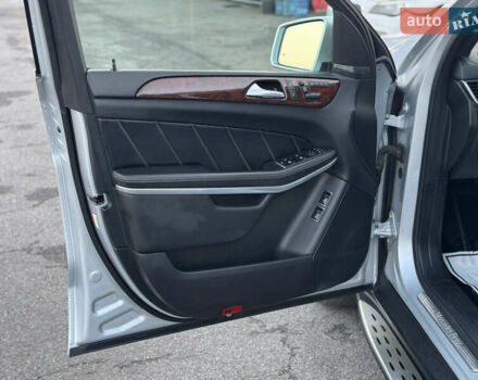 Серый Мерседес ГЛ-класс, объемом двигателя 3 л и пробегом 226 тыс. км за 24400 $, фото 12 на Automoto.ua