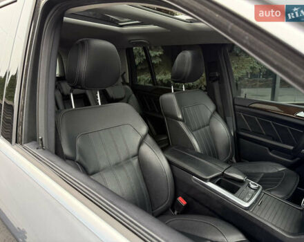 Серый Мерседес ГЛ-класс, объемом двигателя 3 л и пробегом 250 тыс. км за 24700 $, фото 98 на Automoto.ua