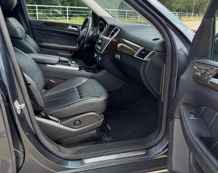 Серый Мерседес ГЛ-класс, объемом двигателя 3 л и пробегом 73 тыс. км за 13000 $, фото 10 на Automoto.ua