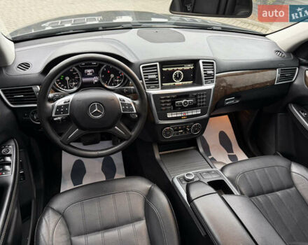 Серый Мерседес ГЛ-класс, объемом двигателя 3 л и пробегом 250 тыс. км за 24700 $, фото 3 на Automoto.ua