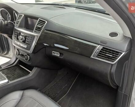 Серый Мерседес ГЛ-класс, объемом двигателя 3 л и пробегом 113 тыс. км за 30000 $, фото 19 на Automoto.ua