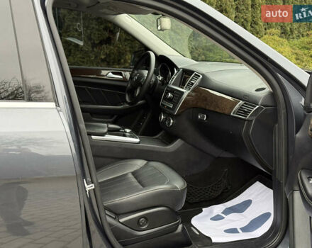 Серый Мерседес ГЛ-класс, объемом двигателя 3 л и пробегом 250 тыс. км за 24700 $, фото 95 на Automoto.ua