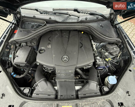 Серый Мерседес ГЛ-класс, объемом двигателя 3 л и пробегом 250 тыс. км за 24700 $, фото 99 на Automoto.ua