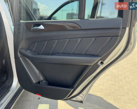 Серый Мерседес ГЛ-класс, объемом двигателя 3 л и пробегом 236 тыс. км за 18900 $, фото 30 на Automoto.ua